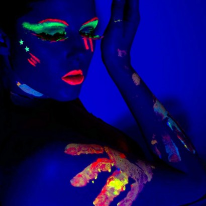 Neon Face & Body Paint | Glow in the Dark Paint | Glowsticks.co.uk
